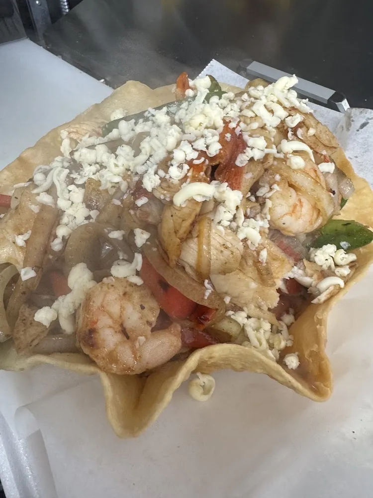 Ensalada de Taco de Fajita de Mariscos Seafood Fajita Taco Salad